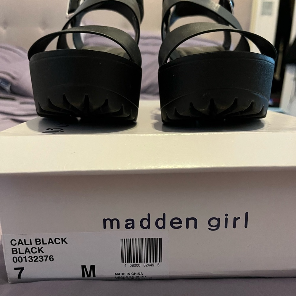 Madden Girl Lugged sandals